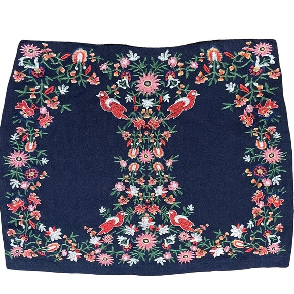 Umgee MultiColor Floral Embroidered Fully Lined Navy Blue Mini Skirt - Sz S - Picture 1 of 11
